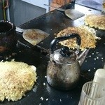 奥の焼き台で店主さんが焼いてくれます