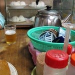 唯一のテーブル席　シュールすぎ