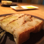 テラ・アウストラリス - いっぱい食べられる焼いてオリーブオイルも付いたパン。