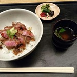 白 - 選んだステーキ丼