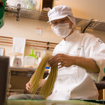 ラーメン札幌一粒庵 - 北海道産小麦100％の自家製麺。小麦の銘柄は1「ホクシン」「北のかおり」「ゆめちから」を配合しています。大地の風味とシコシコとした腰の強さが自慢です