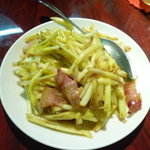 龍口酒家 - 黄ニラ＆自家製ベーコンの炒め