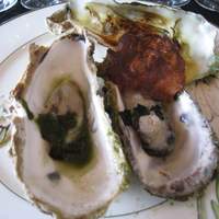 エリゼ光 - 前菜：殻つき牡蠣のブルギニヨンバター焼き