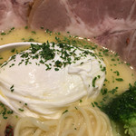 麺巧 潮 - ポーチドエッグ