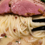 麺巧 潮 - 白 麺アップ