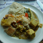 CHARM THAI - タイ米の周りにおかずを配置します