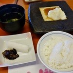 川田屋 - 香の物は寂しいが、ご飯は美味しい