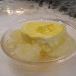 サーラ アマービレ - フレッシュマンゴーとヨーグルトのセミフレッド　￥1,000