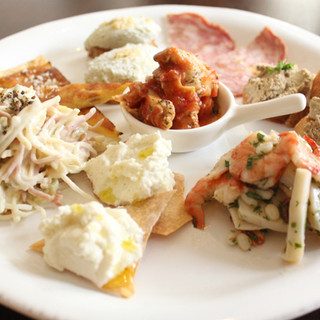 ウブリアーコ名物！”定番＆旬の前菜8種盛り合わせ”