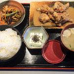 ぬか炊き定食 手羽元(680円)