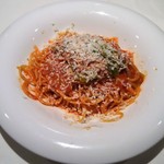 アクアティコ - パスタランチ：スパゲッティーニ リコッタサラータチーズとキャベツ入りトマトソース