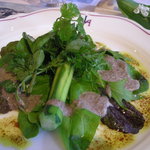 ラ・コール - 冷前菜： 花ズッキーニのファルシ　デュクセル風味　ホウレン草のサラダ仕立て