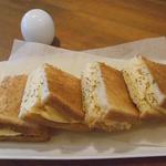 オレンチ カフェ - 厚焼き卵サンドとソルトも卵型