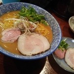 麺や而今 - 濃濃・醤油(2016/4)