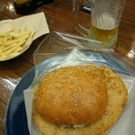 エムズカフェ - カジキバーガーLサイズは手のひらサイズ！