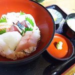 Izumi - 〆の海鮮丼。これで１５００円はお値打ち感あり。