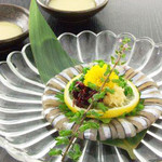 あじと - かんぱちのお刺身等、海鮮にも力を入れています。