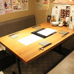 あじと - テーブル席