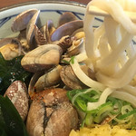 Marugame Seimen - 丸亀製麺・アサリがこれでもかと乗っている。