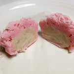 とま屋 - きんとん 中は白餡 1個400円(税込)