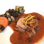 北海道トマム産カリフリ牧場の豚煮込み　淡路産ダイダイのソース
          