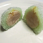 とま屋 - 道明寺 中は白餡 1個300円(税込)