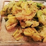 ト灯 - アンチョビ&春キャベツ炒めでビールぐびぐび