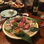 魚亀 - 刺し盛りー半分食べてしまいました