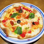 ジョリーパスタ - セミドライトマトとハラペーニョの辛口ピッコロピッツァ。290円税抜