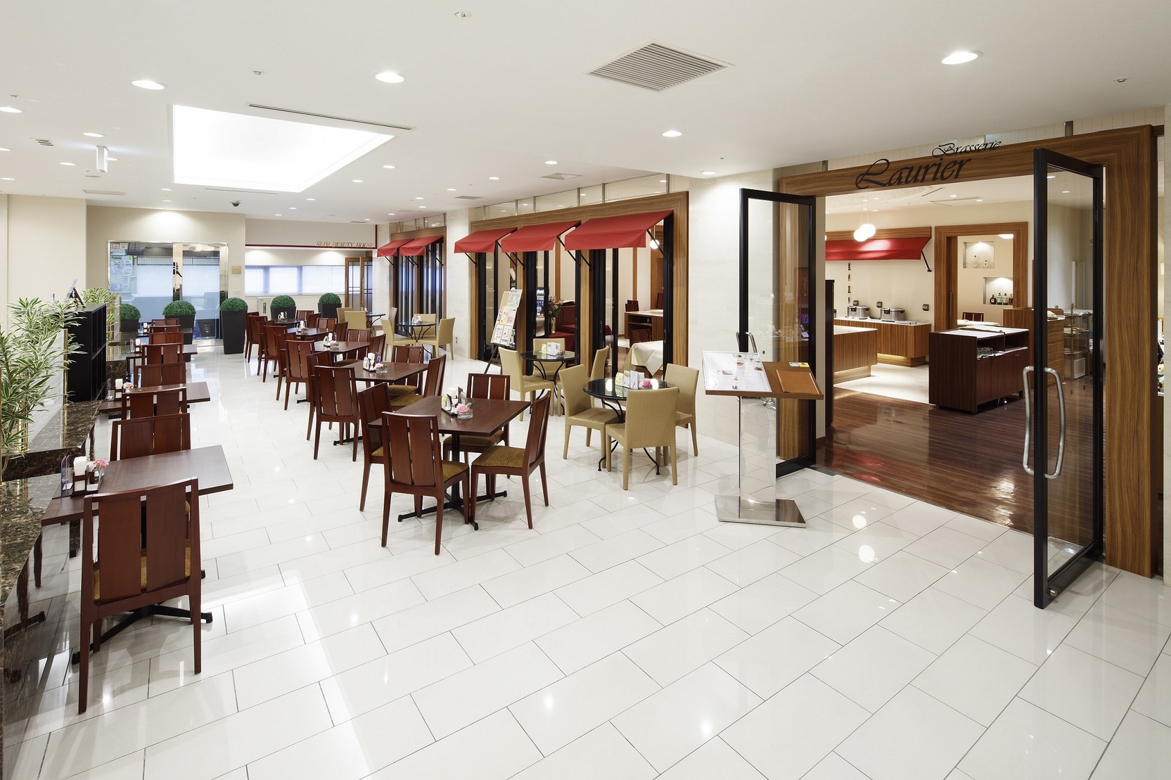 ブラッスリーローリエ