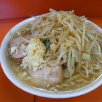 ラーメン二郎 - 『再訪』ラーメン（ニンニク、カラメ、麺硬め）上から