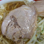 ラーメン二郎 - 『再訪』もう１つの豚はパサぎみ…^^;