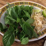 THE PIG AND THE LADY - フォーの薬味