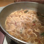 博多もつ鍋 やまや - 〆のちゃんぽん麺が加水が低く美味しい