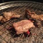 焼肉ホルモン酒場 よろづや - 群馬地鶏のセセリ