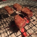 焼肉ホルモン酒場 よろづや - 中落ちカルビ
