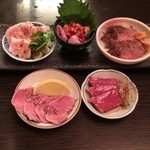 北新地たゆたゆ - ボイル刺し5種
      ハツ刺し
      ガツ刺し
      タン刺し
      コブクロ刺し