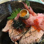 浜りょう - サーモン炙り丼 1480円也♪胡麻油とネギのパンチが効いてて最高〜！