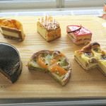 AU GAMIN DE TOKIO table - タルトも美味しそう〜♬