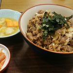 近江かね安 - 大盛焼肉丼1,000円（税込）肉本来の味が楽しめる逸品。玉ねぎとのり以外、余計なものが入っていない。