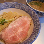 豚骨一燈 - 煮干の極絞り濃厚つけ麺８８０円