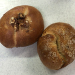 テコナ　ベーグルワークス - みそあんクルミ 300円／甘夏ピールクリームチーズ 300円