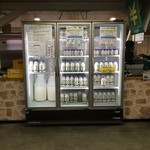 八紘学園 農産物直売所 - 【2016年04月】人気の乳製品のコーナーも健在でした。