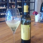 アン プティプー - FURIULI ISONZOという北イタリアの白ワインを頂いてみました。グラスなら８２０円(税別)、ボトルなら２６４０円。