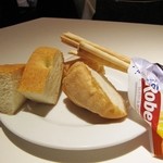 ピアチェボーレ - フォカッチャ、グリッシーニ