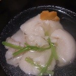江戸肉割烹　ささや - 割ると和歌山田辺の牡丹肉がすまし汁と合わさります