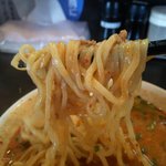 野菜が美味しい鶏豚ラーメン まる重 - 専用のタピオカ入り麺が素晴らしい！