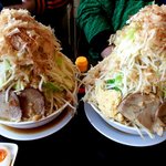 野菜が美味しい鶏豚ラーメン まる重 - メガ盛り２ショット！！