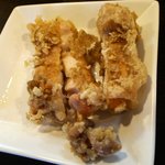 野菜が美味しい鶏豚ラーメン まる重 - 1枚モモ肉の唐揚げ