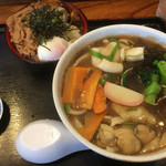 駕籠休み - 4月限定麺「sea food北の魚場掛け」と角煮丼